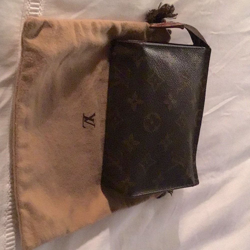 Toiletry pouch 15